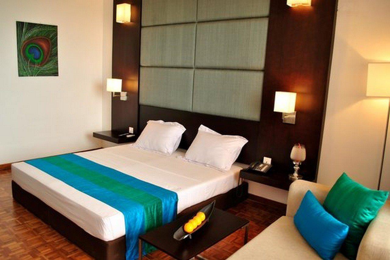 Peacock Beach Hotel 함반토타 외부 사진