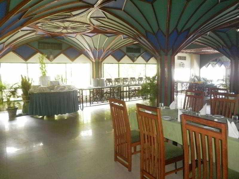 Peacock Beach Hotel 함반토타 외부 사진