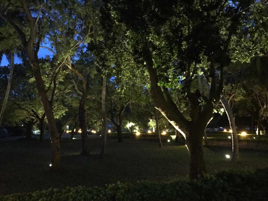 Peacock Beach Hotel 함반토타 외부 사진